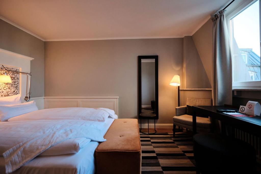 Deluxe Single Room,1742581483:JPEG