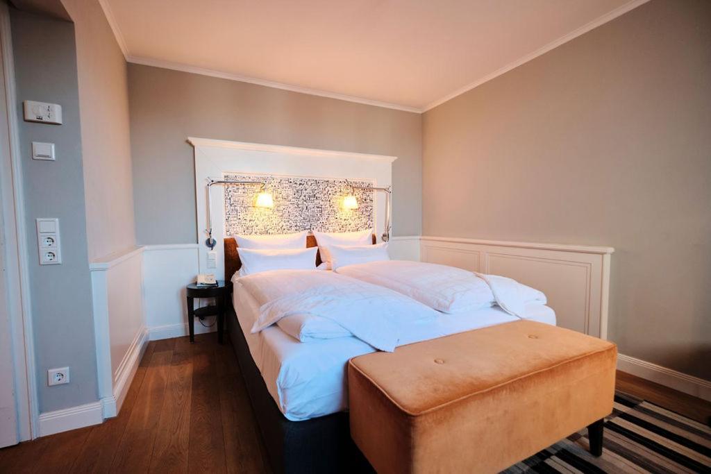 Deluxe Double Room,1742586798:JPEG